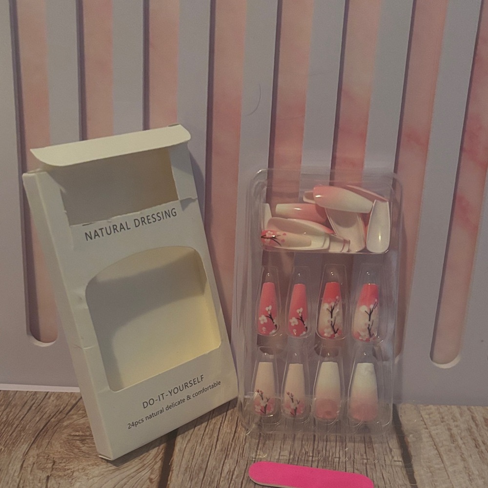 Floral Pink and White Press-On Nails